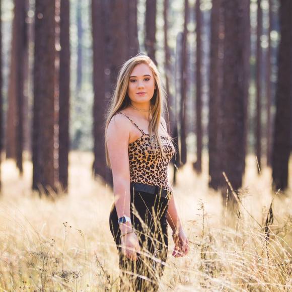 Meet your Posher, Julia - Picture 1 of 1